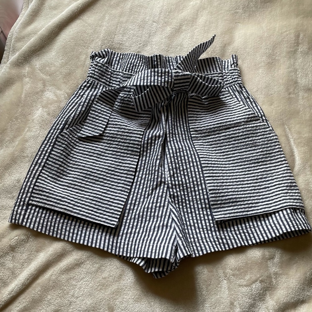 ZARA seersucker highwaisted shorts XS